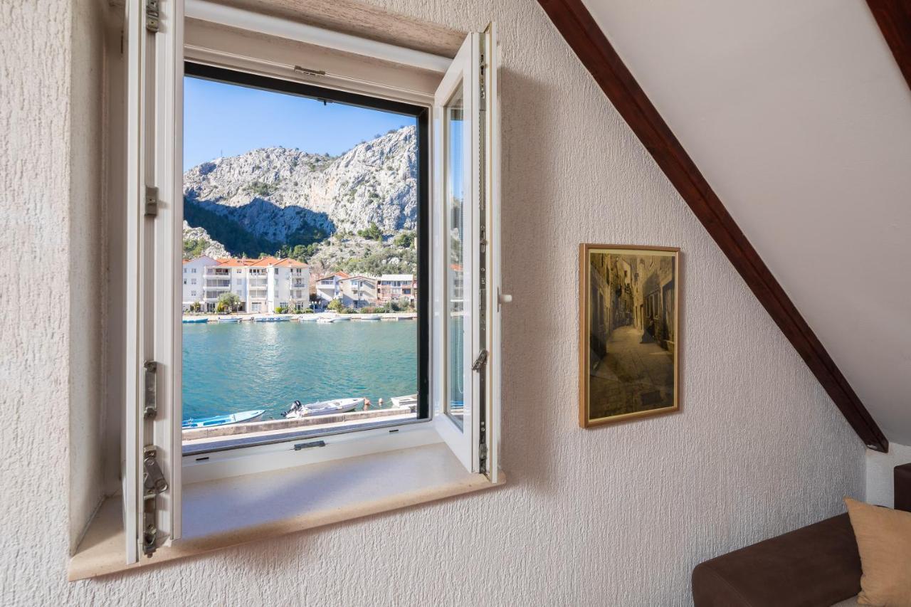Central Alley Omis Exterior photo