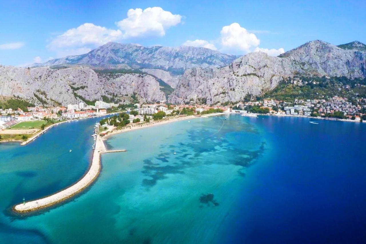 Central Alley Omis Exterior photo
